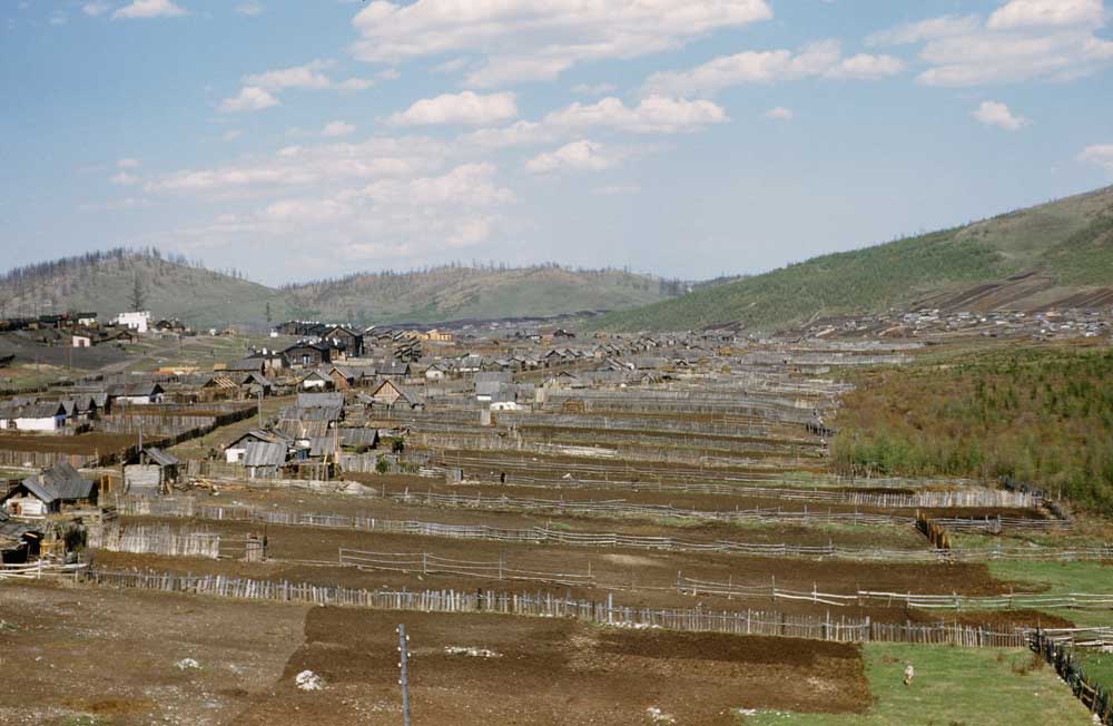 Земельные участки в неизвестной деревне.