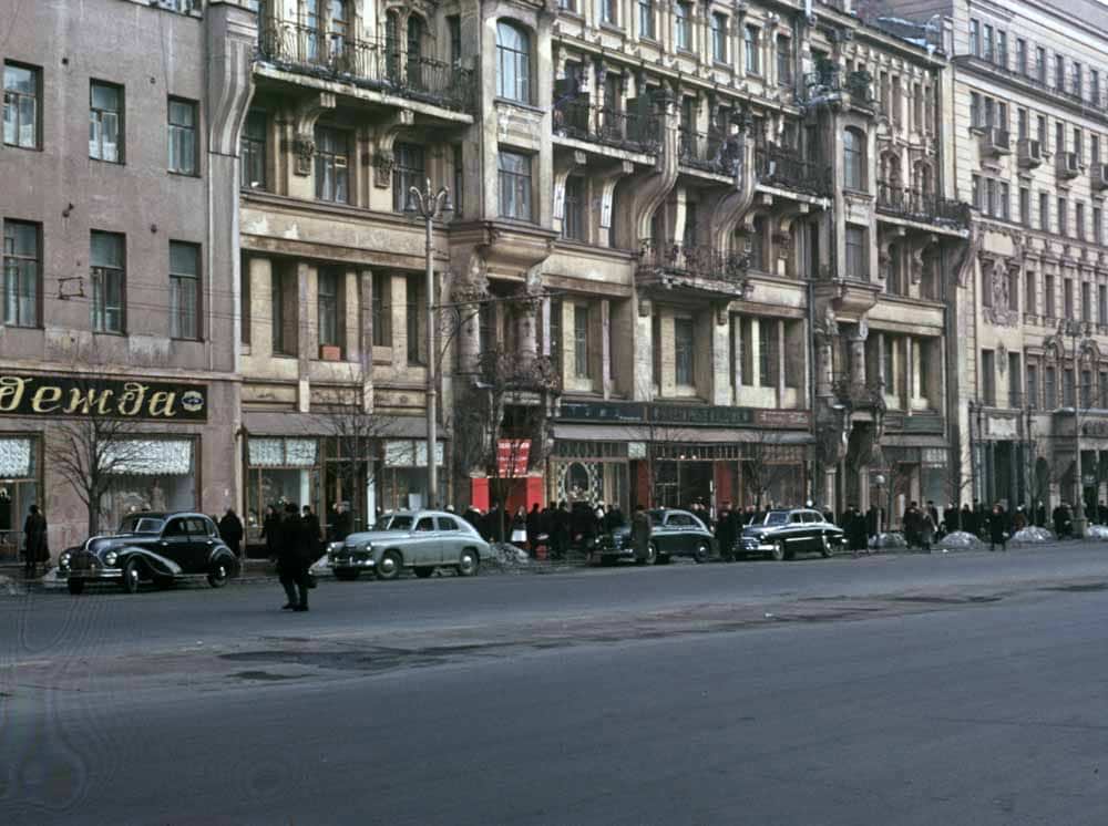 Фасады на улице Горького (ныне – Тверская) в Москве.